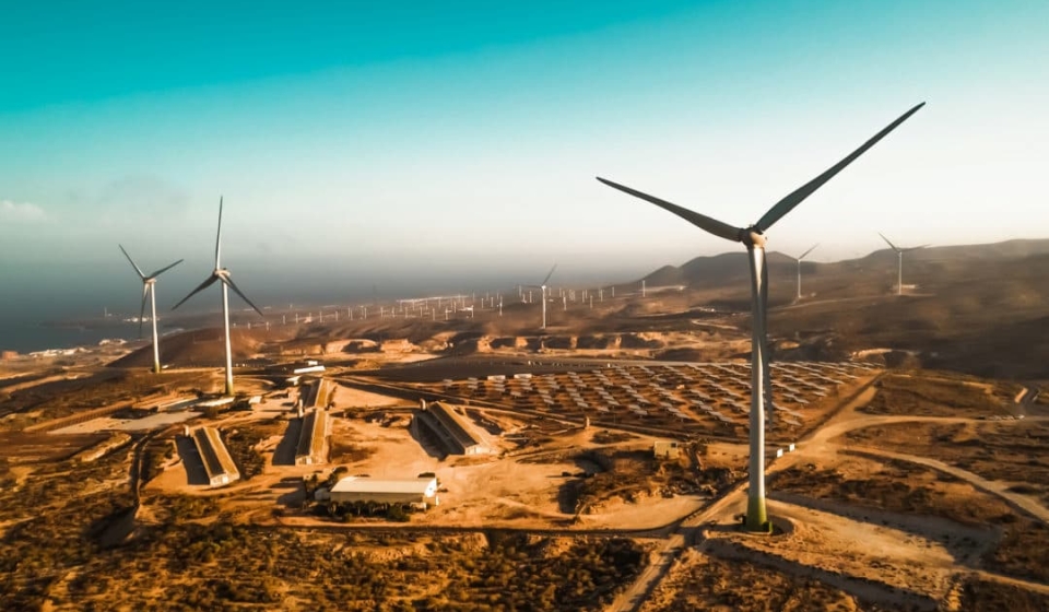 panoramic-view-of-wind-turbine-and-solar-panels-in-2022